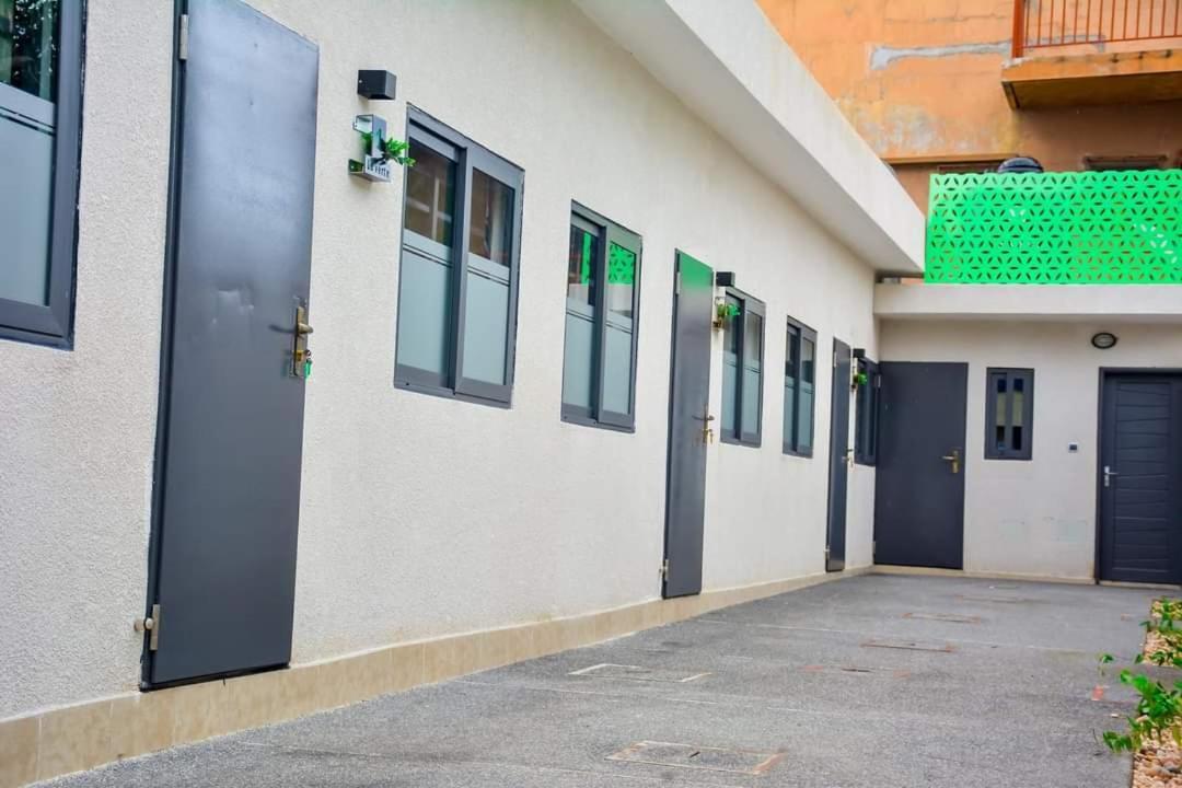 Klik Klak Appart Hotel Cotonou Buitenkant foto